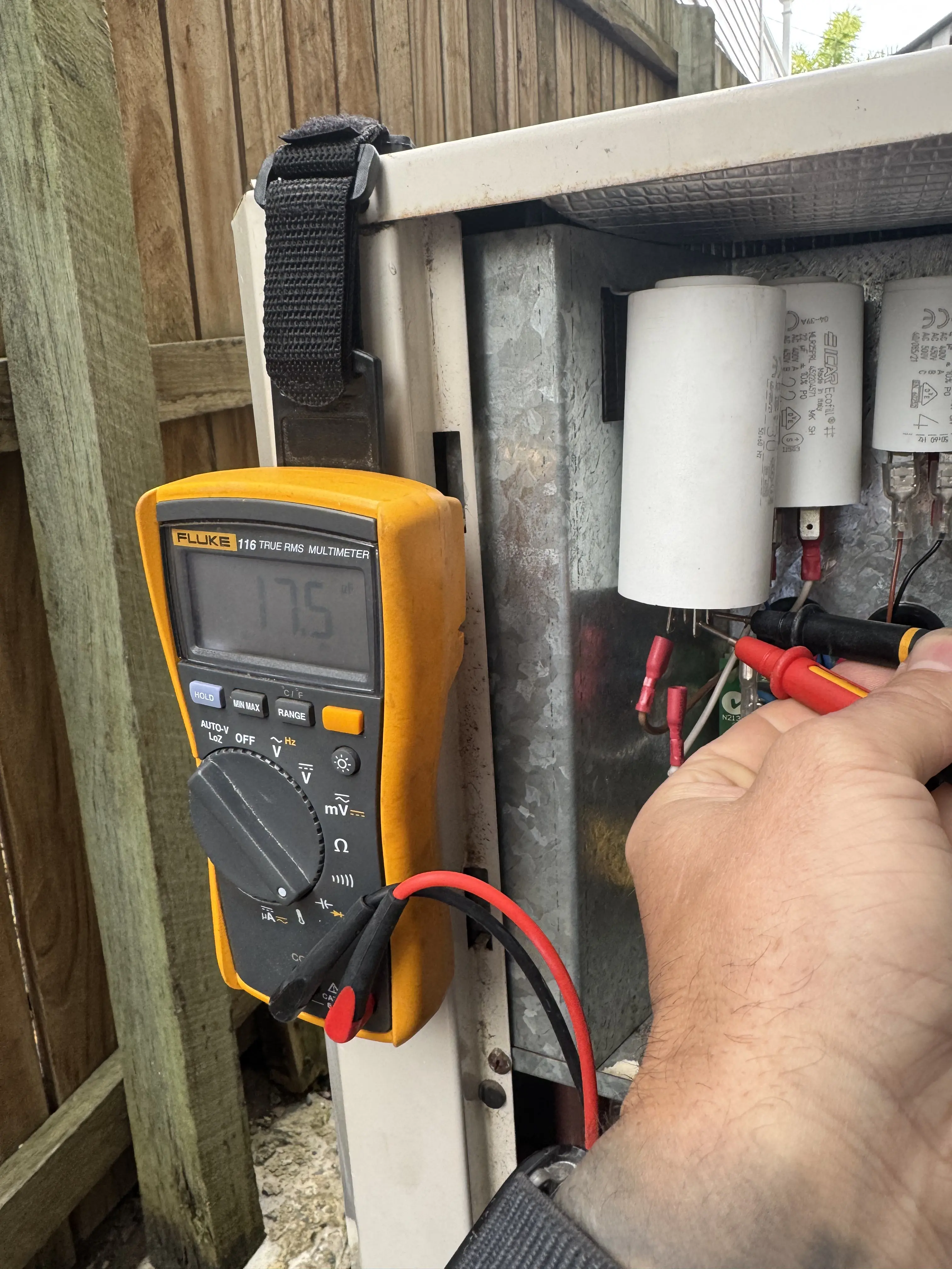 Checking motor run capacitor capacity